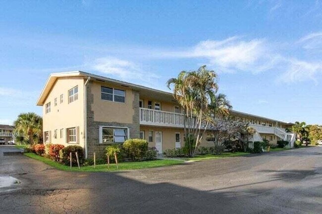 2222 NE 1st Way in Boynton Beach, FL - Building Photo - Building Photo