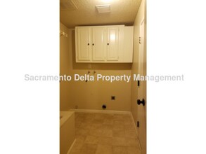 6026 Sierravale Way in Citrus Heights, CA - Building Photo - Building Photo