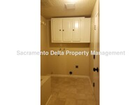 6026 Sierravale Way in Citrus Heights, CA - Foto de edificio - Building Photo