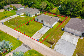 8950 100th Ct in Vero Beach, FL - Foto de edificio - Building Photo