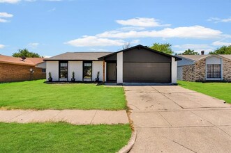 4108 Manzinita St in Fort Worth, TX - Foto de edificio - Building Photo