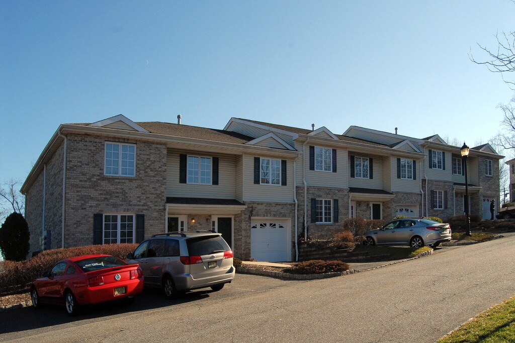 Ridgeview Commons Apartments in Morris Plains, NJ