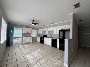 218 W 4th St in Frostproof, FL - Building Photo - Building Photo