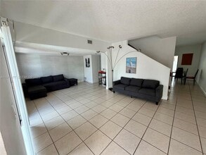 8556 NW 8th St in Miami, FL - Building Photo - Building Photo