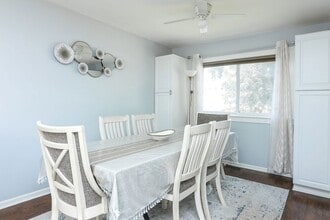 812 W Appletree Ln in Bartlett, IL - Foto de edificio - Building Photo