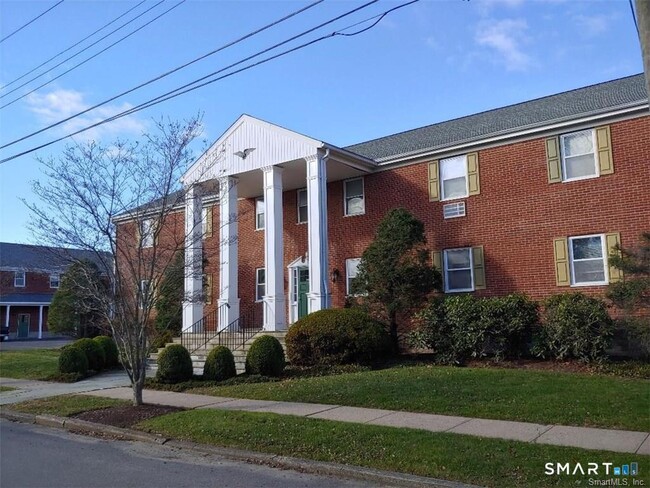 261 Millard St in Fairfield, CT - Building Photo - Building Photo