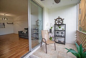 6020 NW 64th Ave in Tamarac, FL - Foto de edificio - Building Photo