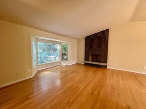 6216 116th Ave NE in Kirkland, WA - Building Photo - Building Photo