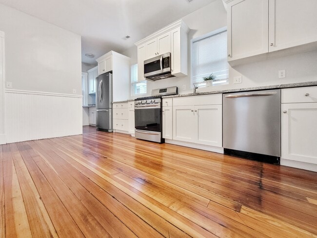 225 E Eagle St, Unit 2 in Boston, MA - Building Photo - Building Photo