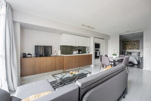 2708 Puente de Luz in Toronto, ON - Building Photo