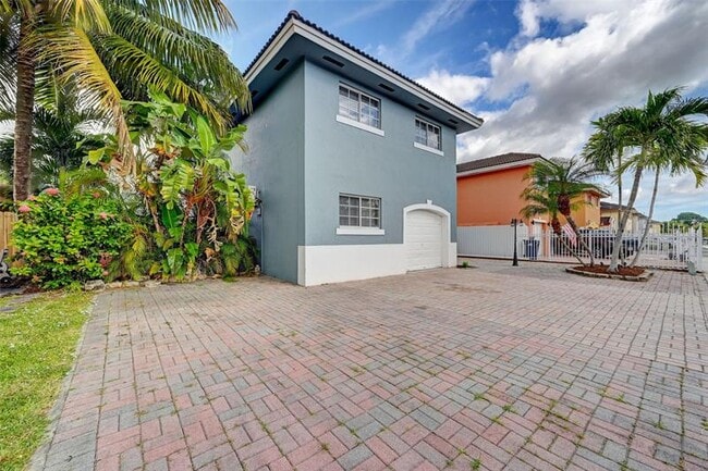 14125 SW 167th Terrace in Miami, FL - Building Photo - Building Photo