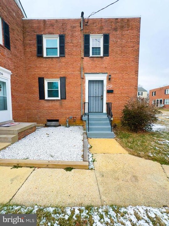 2418 Iverson St in Temple Hills, MD - Building Photo