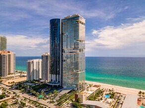 Turnberry Ocean Club Residence in Sunny Isles Beach, FL - Building Photo - Building Photo