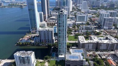 460 NE 28th St, Unit 1408 in Miami, FL - Building Photo - Building Photo