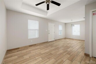 9 S Missouri St in Alton, TX - Building Photo - Building Photo