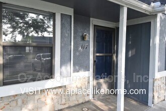 117 SE Greystone Dr in Lee's Summit, MO - Building Photo - Building Photo