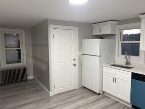 610 Killingly St in Johnston, RI - Building Photo - Building Photo