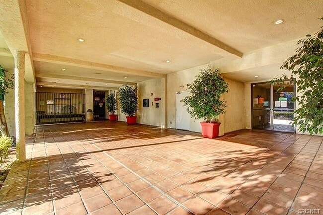 5460 White Oak Ave, Unit D313