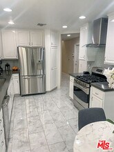 5200 White Oak Ave in Los Angeles, CA - Building Photo - Building Photo