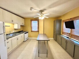 424 W Washington St in Milwaukee, WI - Building Photo