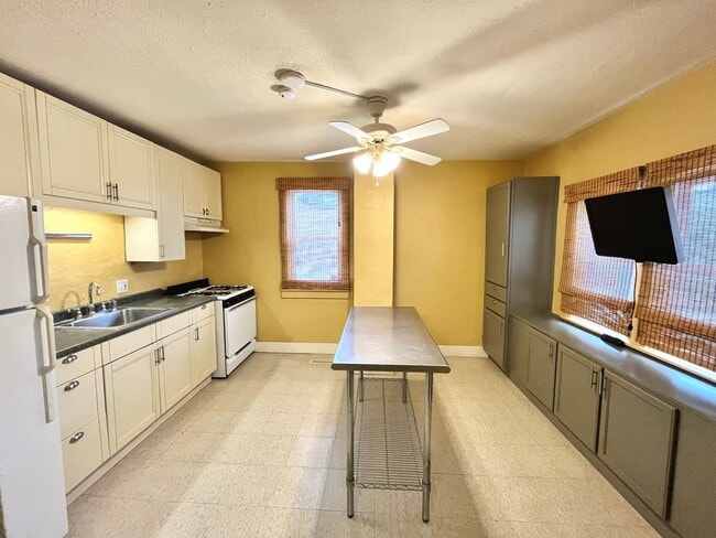 property at 424 W Washington St