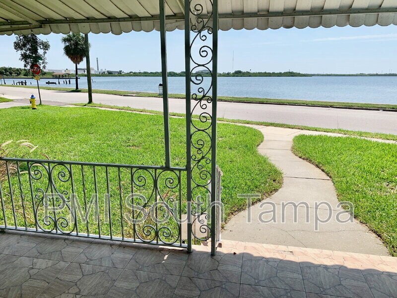 701 S 26th St in Tampa, FL - Building Photo