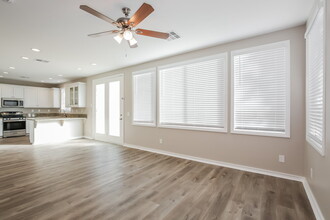 1913 Shining Elm Ct in North Las Vegas, NV - Building Photo - Building Photo