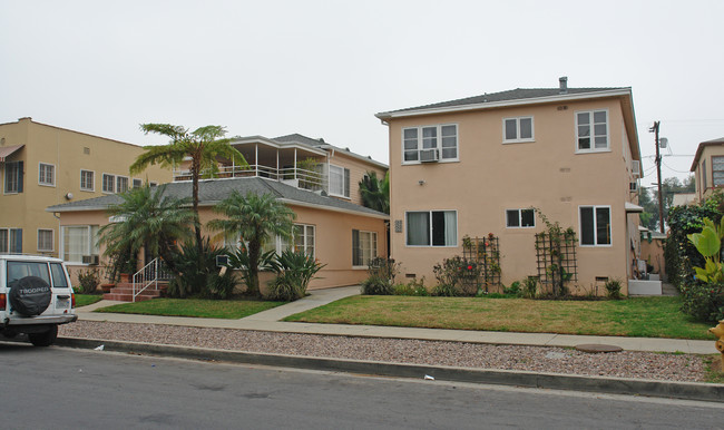 525 N Spaulding Ave in Los Angeles, CA - Foto de edificio - Building Photo