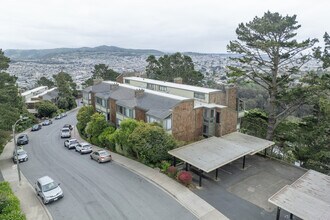 Goldmine Hill Condominium in San Francisco, CA - Foto de edificio - Building Photo