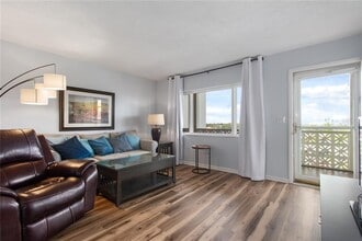 1235 S Highland Ave in Clearwater, FL - Foto de edificio - Building Photo