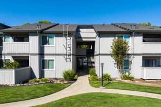 Maple Ridge Apartments in Modesto, CA - Building Photo - Building Photo