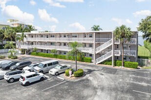Island Towers in Lantana, FL - Building Photo