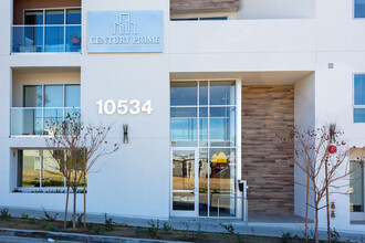 Century Prime Apartments in Los Angeles, CA - Foto de edificio - Building Photo