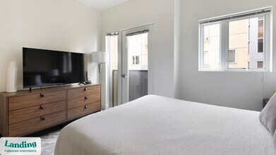 1430 NW Pettygrove St, Unit C406 in Portland, OR - Building Photo - Building Photo