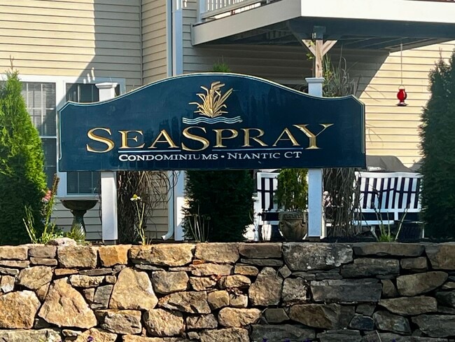 15 Freedom Way in East Lyme, CT - Building Photo - Building Photo