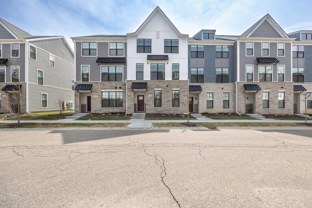 2728 S Spurway Dr in Ann Arbor, MI - Building Photo