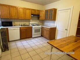 194 Kelton St in Boston, MA - Building Photo