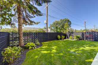 Tower On The Hill in Edmonton, AB - Building Photo - Building Photo