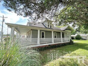 1021 Dixie St in Burlington, NC - Building Photo - Building Photo
