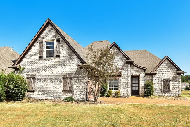 property at 1302 Heritage Dr S