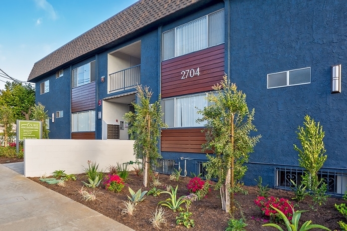 Azure Apartments in Redondo Beach, CA - Foto de edificio