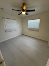 705 W Branch St, Unit 1 in Lantana, FL - Foto de edificio - Building Photo