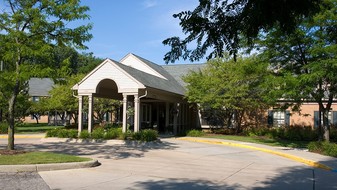 Oakmont Livonia Apartments