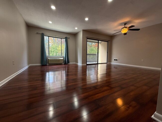 175 Mill Pond Rd in Hamden, CT - Building Photo - Building Photo