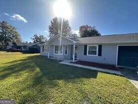 205 Woodlawn Dr in St. Marys, GA - Building Photo