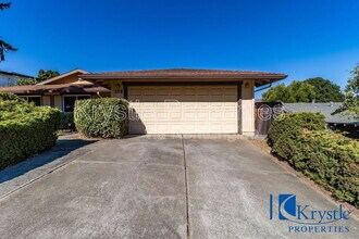 106 Molina St in Vallejo, CA - Building Photo - Building Photo