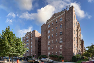 7615 35th Ave in Jackson Heights, NY - Building Photo - Building Photo