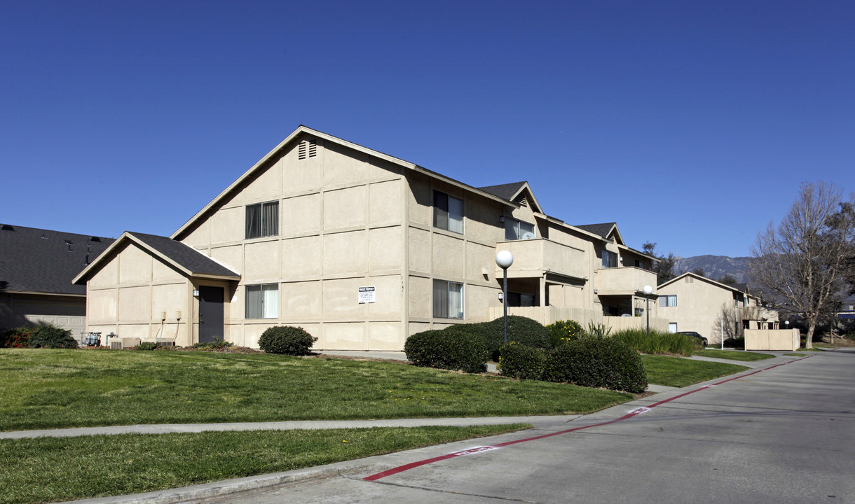 13434 Chestnut Ave in Fontana, CA - Building Photo