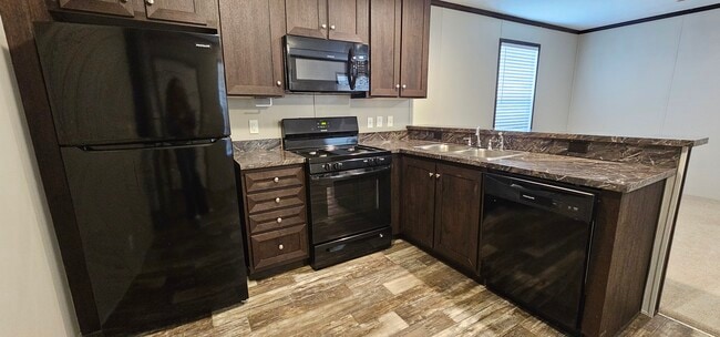 property at 2 Arbor Ln