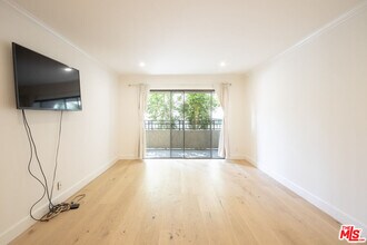 11640 Woodbridge St in Los Angeles, CA - Building Photo - Building Photo